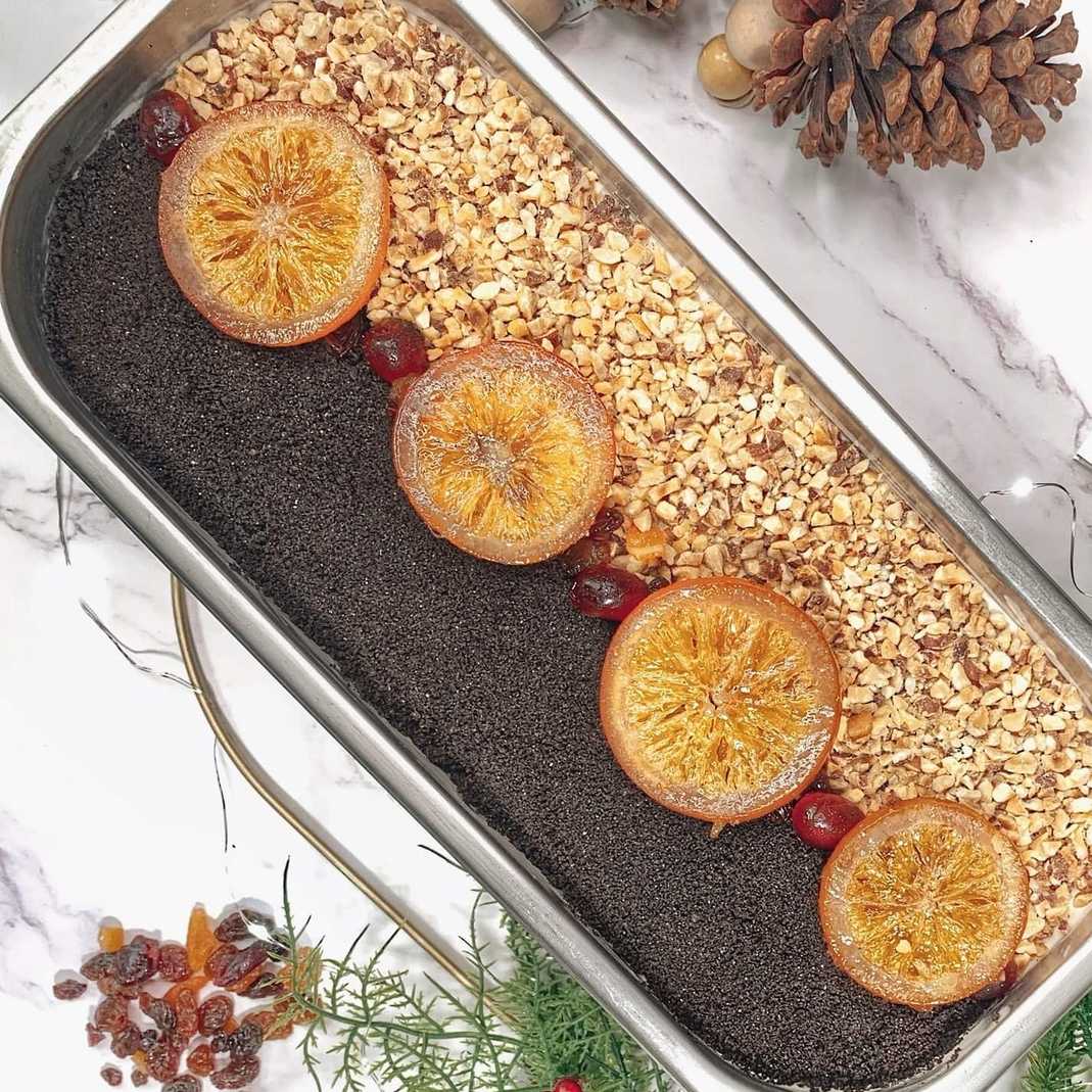 natale_Cremoloso_ice_cream_gelato_sorbet_vegan_wholesale_best_in__UK-transformed Four festive artisan gelato scoops by Cremoloso — Clotted Cream, Panettone, Christmas Pudding, and Cinnamon Cascade — displayed in elegant tubs with warm Christmas tones, evoking rich textures, seasonal spices, and Italian holiday tradition.